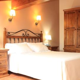 Apartamentos Los Rosales de Isabel, hotel Corral de Ayllónban