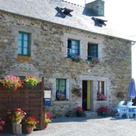Maison charmante à Jugon-les-Lacs avec jardin