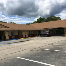 Village Inn of Hardy, מלון בHardy