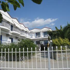 Leventis Apartments、ロビエスのホテル
