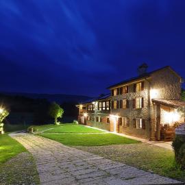 The Music Country House un'oasi di benessere tra Asolo e le colline del Prosecco – hotel w mieście Cavaso del Tomba
