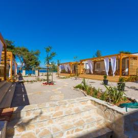 Mobile Homes Pine Tree, hotel en Dobropoljana