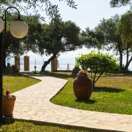 Renata Rooms & Studios - Beachfront, Large Garden & Free Parking, hotel em Barbati