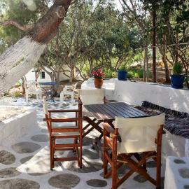 Meltemi Studios and Apartments, hotel en Logaras