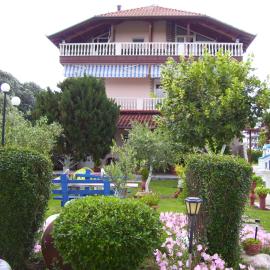 Verginia Studios, hotel a Korinós