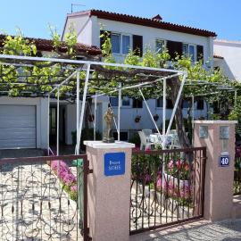 Guesthouse Meri, hotel in Fažana