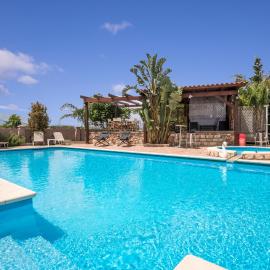 Areti Suites, hotel em Kathiana