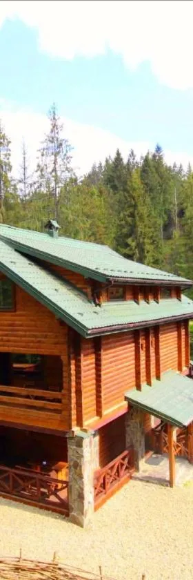 Skelia, Hotel in Volosyanka
