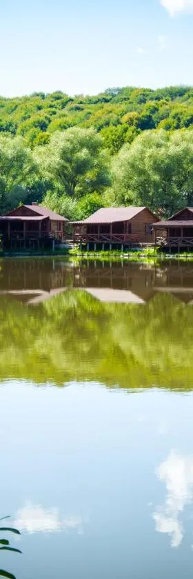Tsisarske Urochyshe, Hotel in Rozgirche