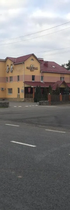 Podilskii Dvir, Hotel in Yakushintsy