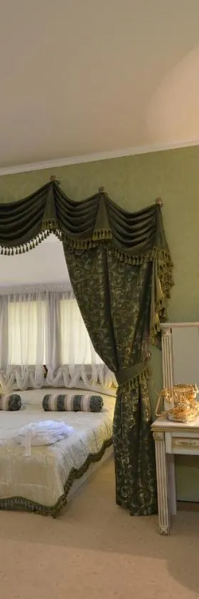 Citadel Hotel, Hotel in Myla
