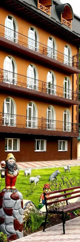 Perlyna Podillyа, Hotel in Sataniw