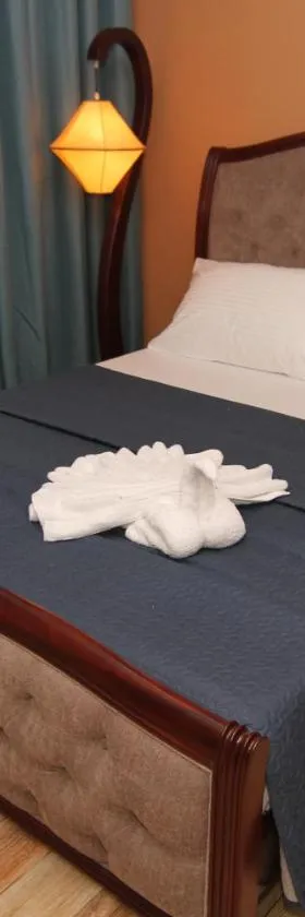 Charos Dormitel, Hotel in Dumaguete