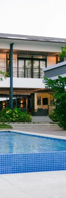 Huni Sicogon, Hotel in Carles