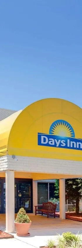 Days Inn by Wyndham Newport News City Center Oyster Point, hotel in Newport News
