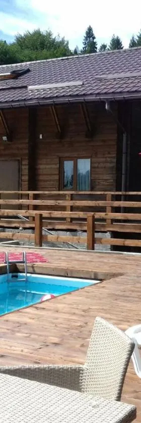 Cottage Kurshevel, Hotel in Slawske