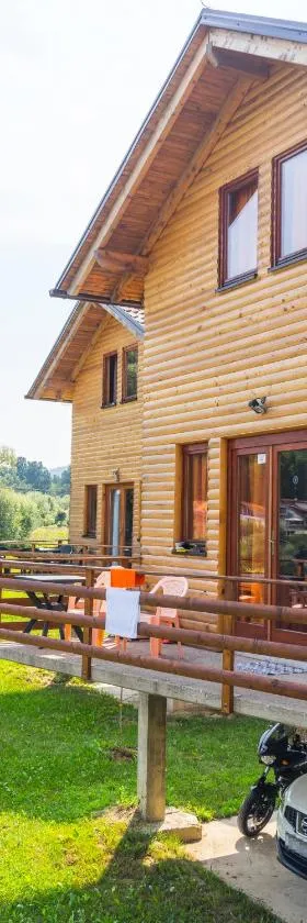 Holiday homes Piralo, Hotel in Kostajnica