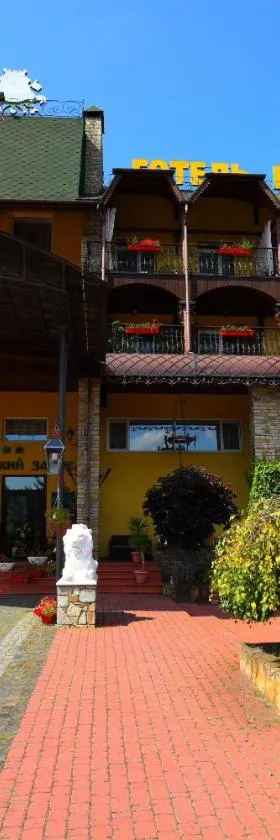 Medzhybozhskiy Zamok, Hotel in Trebukhovtsy