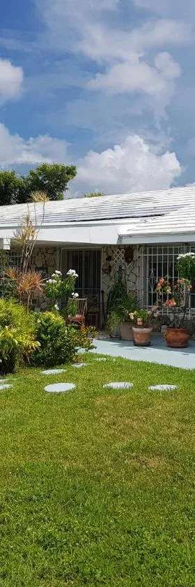 Bajamar Your Second Home Guest Property, Hotel in Freeport