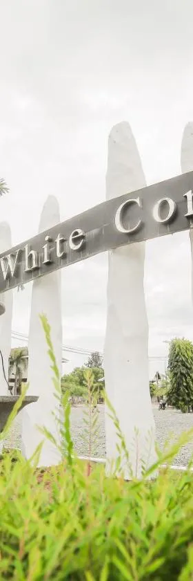 Bataan White Corals Beach Resort, Hotel in Morong