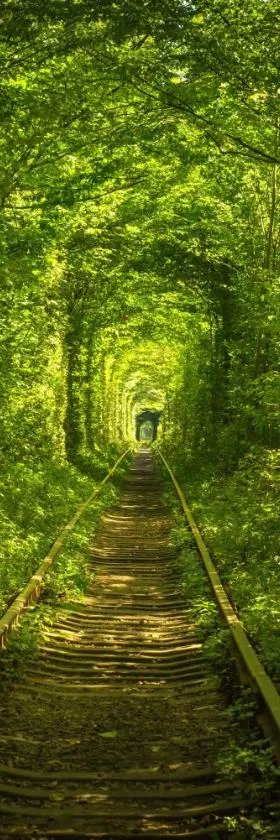 Hotel Tunnel of Love, Hotel in Klevanʼ