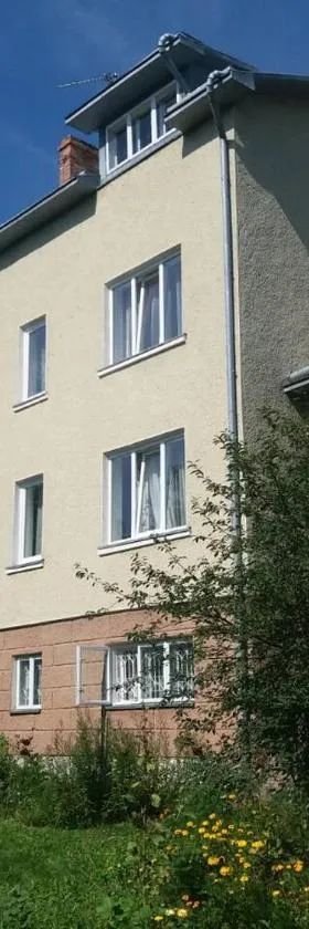 Hostynna Sadyba, Hotel in Leshnya