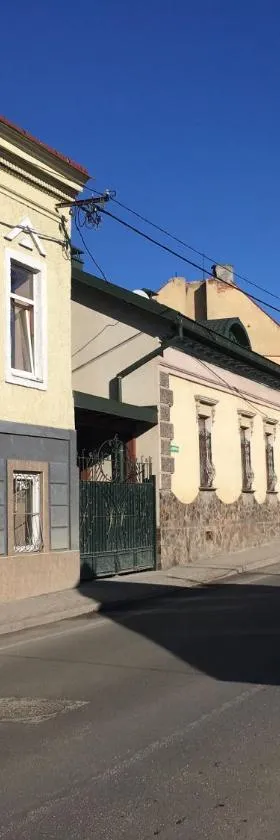 Krone Hostel, Hotel in Uschhorod