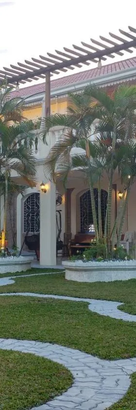Casa Familya, Hotel in Batac