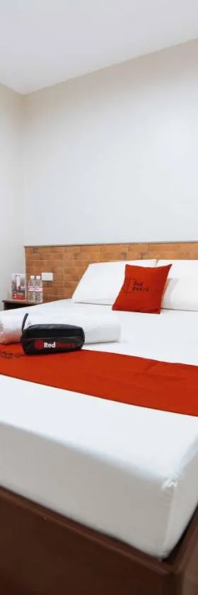 RedDoorz near Robinsons Cybergate Davao, Hotel in Davao City
