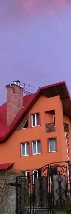 Hotel Fortetsya, Hotel in Slawske