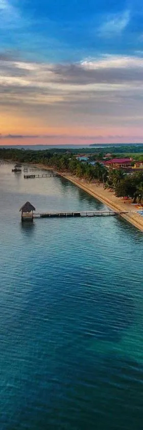 Almond Beach Resort at Jaguar Reef, Hotel in Hopkins