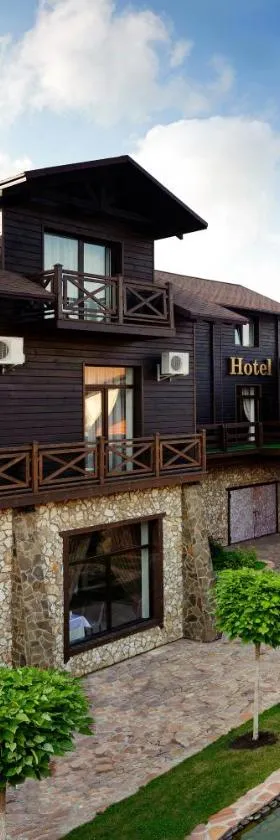 Hotel 4x4, Hotel in Riwne
