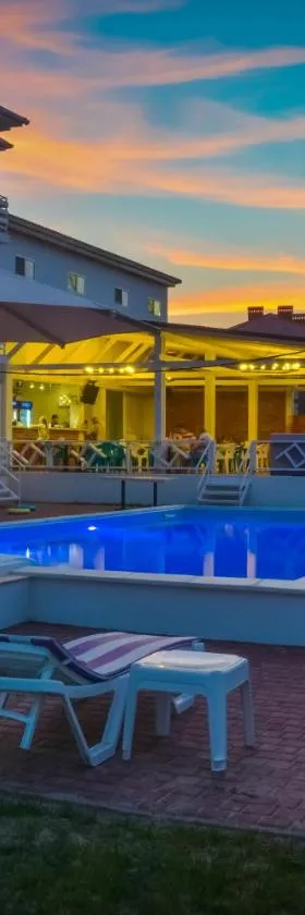 Family Hotel Happy INN, Hotel in Satoka