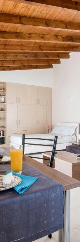 Top floor modern studio in central Koropi, Hotel in Koropi