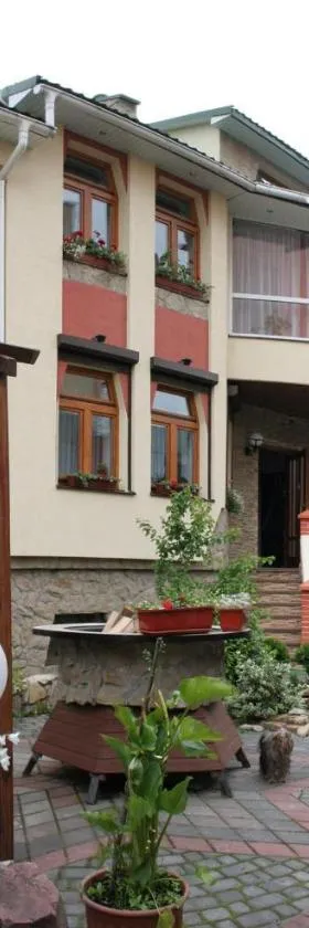 Rayske Yabloko, Hotel in Lwiw