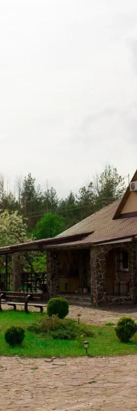 Затишна садиба з озером біля лісу, Hotel in Voropaivka