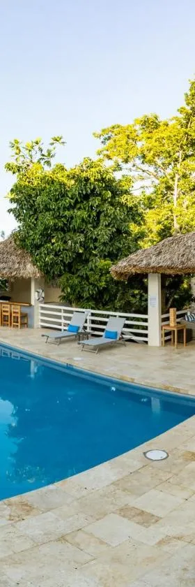 Blue Paloma Bed & Breakfast, Hotel in Lucea