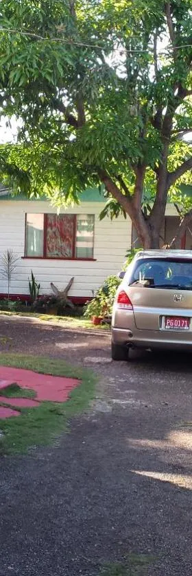 Shades Cottage Guesthouse, Hotel in Blue Hole
