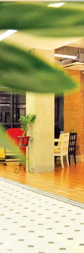Viven Hotel, Hotel in Laoag