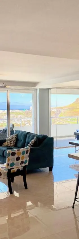 MODERN SPACIOUS BEACH FRONT CENTRAL CONDO w POOLS STEPS TO BEACH, Hotel in Rosarito