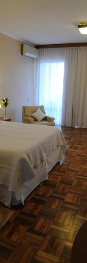 Hotel Los Cedros, Hotel in Salto