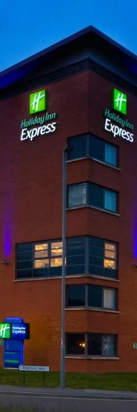 Holiday Inn Express London Luton Airport by IHG, Hotel in Luton