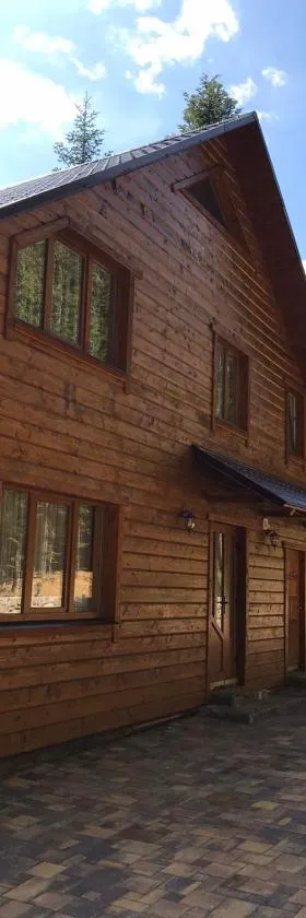 Ялинка, Hotel in Myhowe