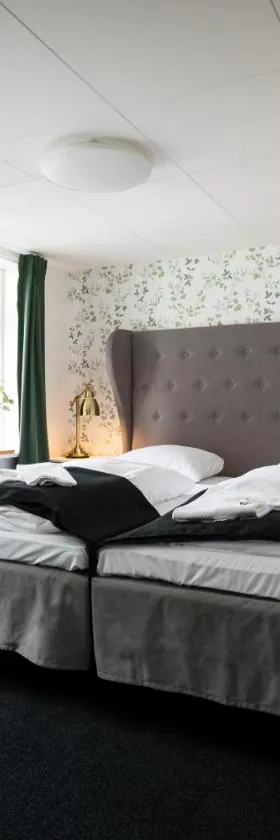 Diagonalkroen, Hotel in Give