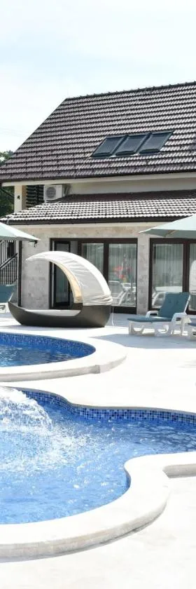 Villa Magic Sa, Hotel in Uzdojnice