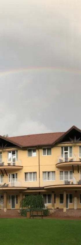 Belle Royalle, Hotel in Lisarnya