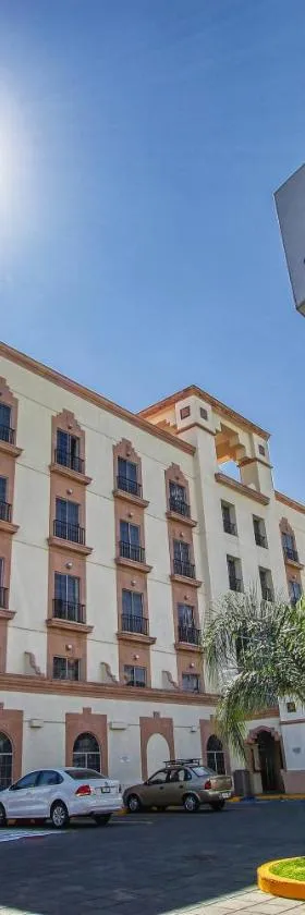 Holiday Inn Leon by IHG, Hotel in León