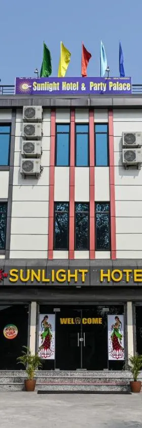 New sunlight Hotel, Hotel in Kerwānī