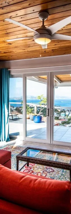 Fantastic Penthouse at Sunset Serenade Suites, Hotel in Enighed