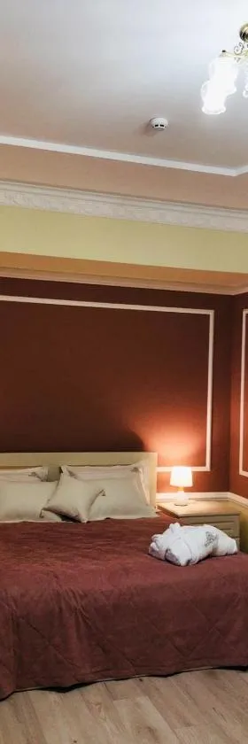 Royal Rest, Hotel in Belokrinichʼye